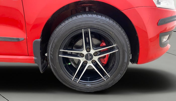 2014 Volkswagen Polo COMFORTLINE 1.2L, Petrol, Manual, 77,024 km, Right Front Wheel