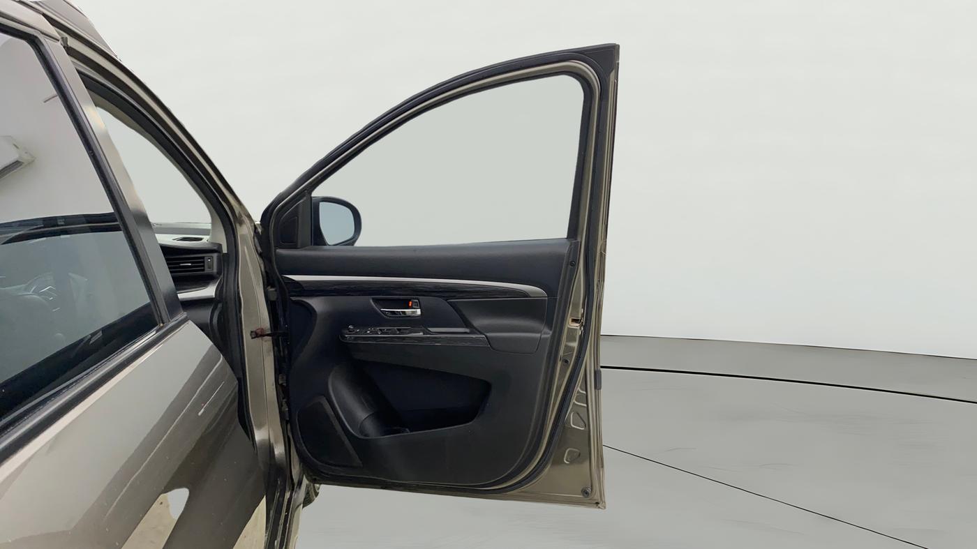 2021 Maruti XL6 ALPHA MT, Petrol, Manual, 28,412 km, RHS Front Door