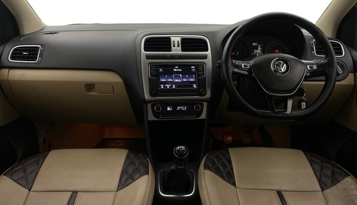 2017 Volkswagen Polo HIGHLINE1.2L, Petrol, Manual, 1,21,096 km, Dashboard