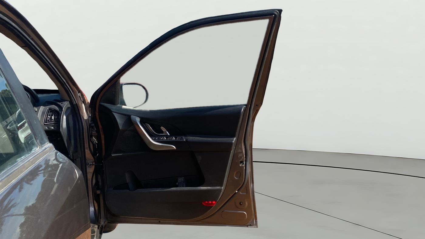 2019 Mahindra XUV500 W9 AT, Diesel, Automatic, 88,811 km, RHS Front Door