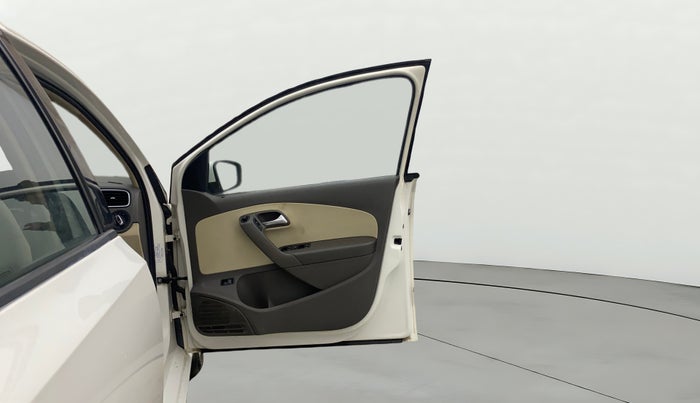 2013 Volkswagen Vento HIGHLINE 1.6 MPI, Petrol, Manual, 1,14,206 km, RHS Front Door