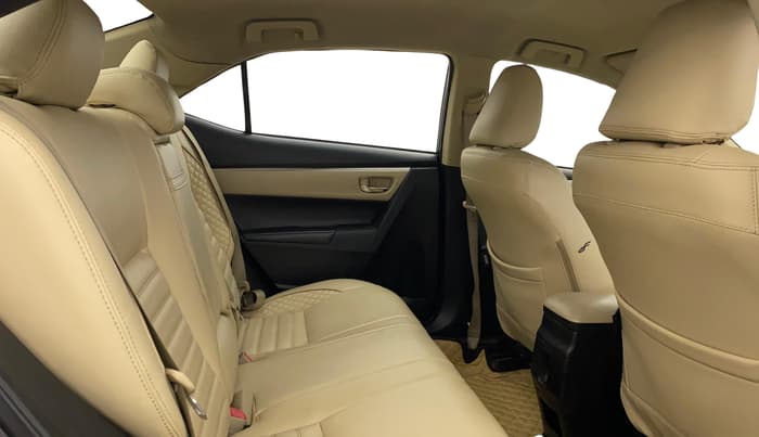 2016 Toyota Corolla Altis VL CVT PETROL, CNG, Automatic, 1,11,426 km, Right Side Rear Door Cabin