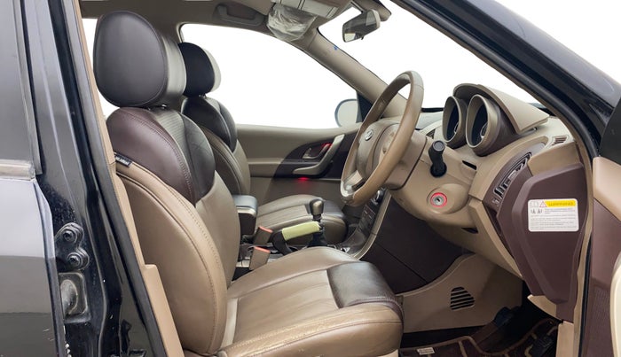 2013 Mahindra XUV500 W8, Diesel, Manual, 91,336 km, Right Side Front Door Cabin