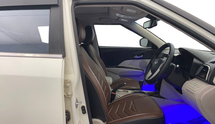 2021 Mahindra XUV300 W8 (O) 1.5 DIESEL AMT, Diesel, Automatic, 1,06,183 km, Right Side Front Door Cabin