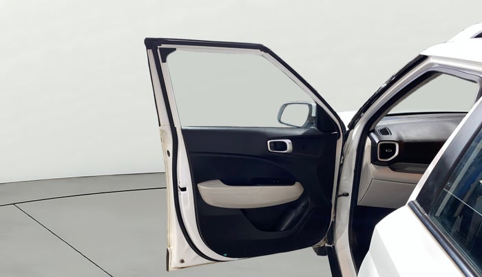 2023 Hyundai VENUE SX 1.2 PETROL, Petrol, Manual, 24,199 km, LHS Front Door