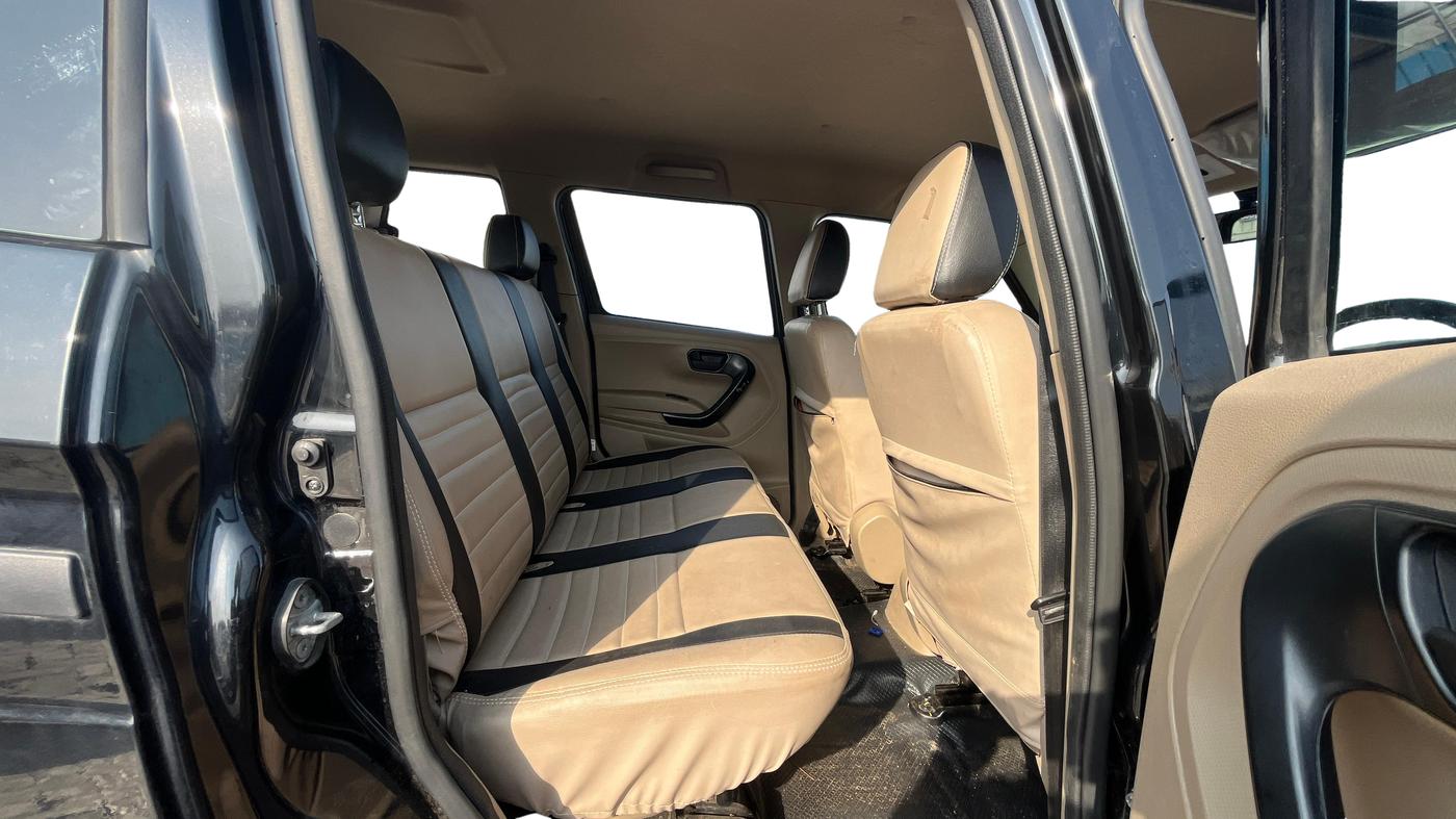 2023 Mahindra BOLERO NEO N 4, Diesel, Manual, 25,909 km, Right Side Rear Door Cabin