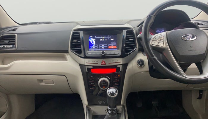 2019 Mahindra XUV300 W8(O) 1.2 PETROL DUAL TONE, Petrol, Manual, 77,682 km, Air Conditioner