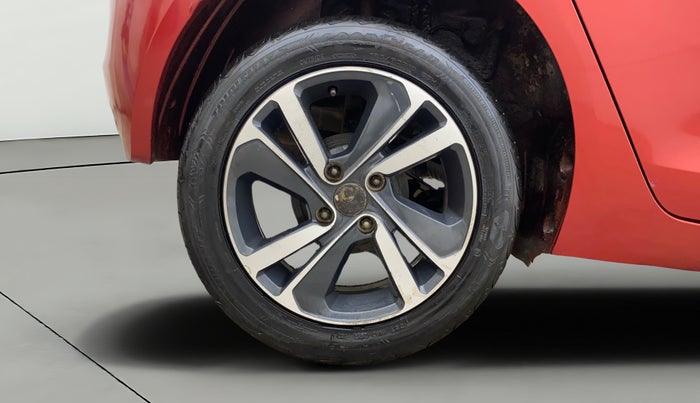 2021 Tata ALTROZ XZ DIESEL, Diesel, Manual, 75,831 km, Right Rear Wheel