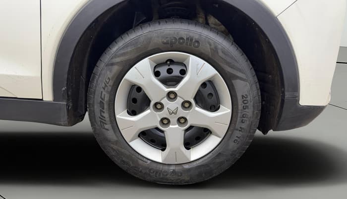 2023 Mahindra XUV300 W6 1.5 Diesel, Diesel, Manual, 44,358 km, Right Front Wheel