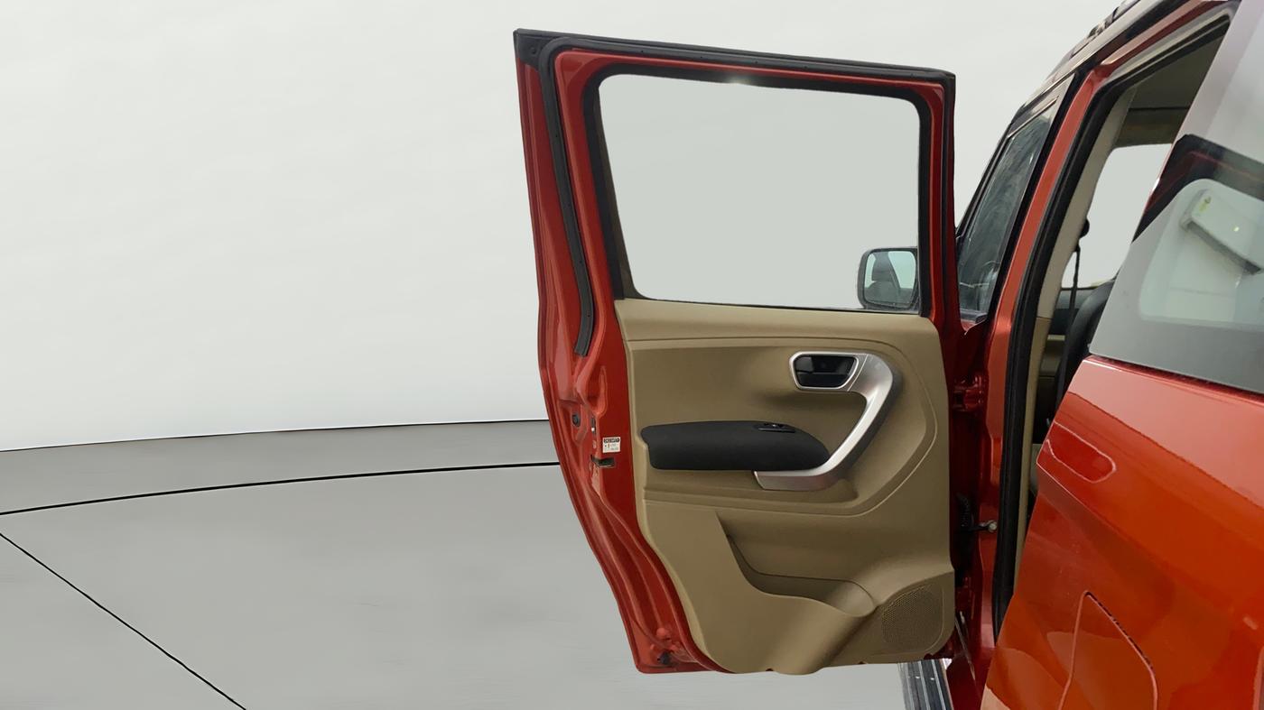 2018 Mahindra TUV300 T10, Diesel, Manual, 63,280 km, LHS Rear Door