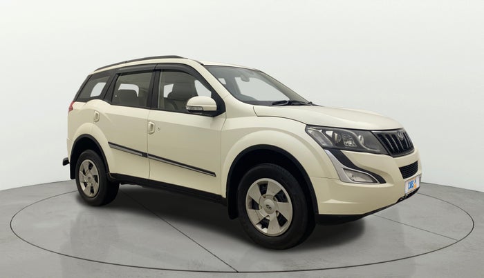 2015 Mahindra XUV500 W6, Diesel, Manual, 1,24,192 km, Right Front Diagonal
