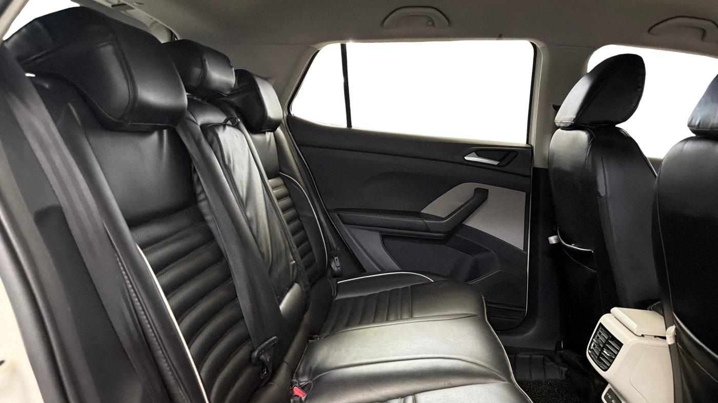 2022 Volkswagen TAIGUN HIGHLINE 1.0 TSI AT, Petrol, Automatic, 73,440 km, Right Side Rear Door Cabin