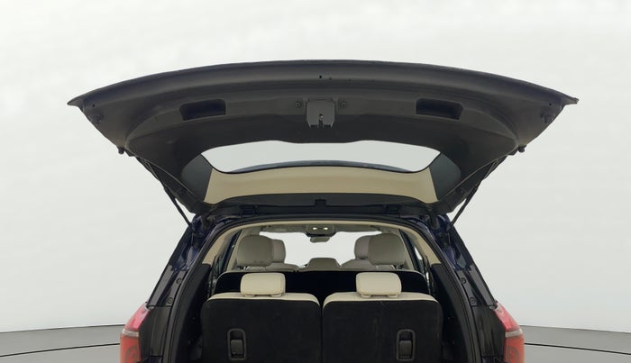 2021 Mahindra XUV700 AX 7 LUXURY P AT 7 STR, Petrol, Automatic, 57,080 km, Boot Door Open