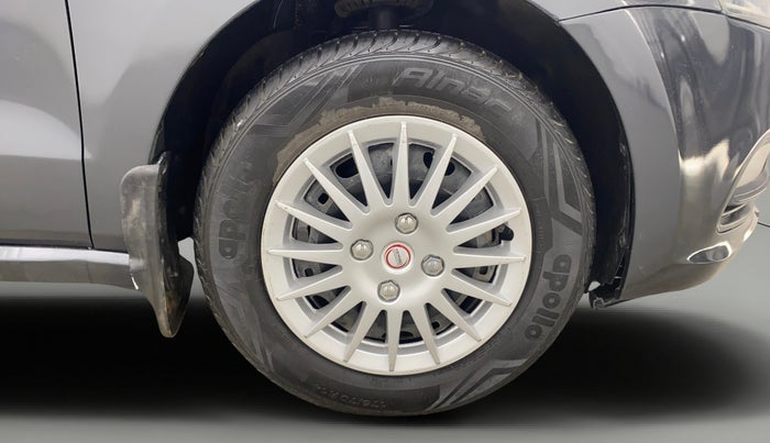 2016 Volkswagen Polo COMFORTLINE 1.2L, Petrol, Manual, 73,493 km, Right Front Wheel