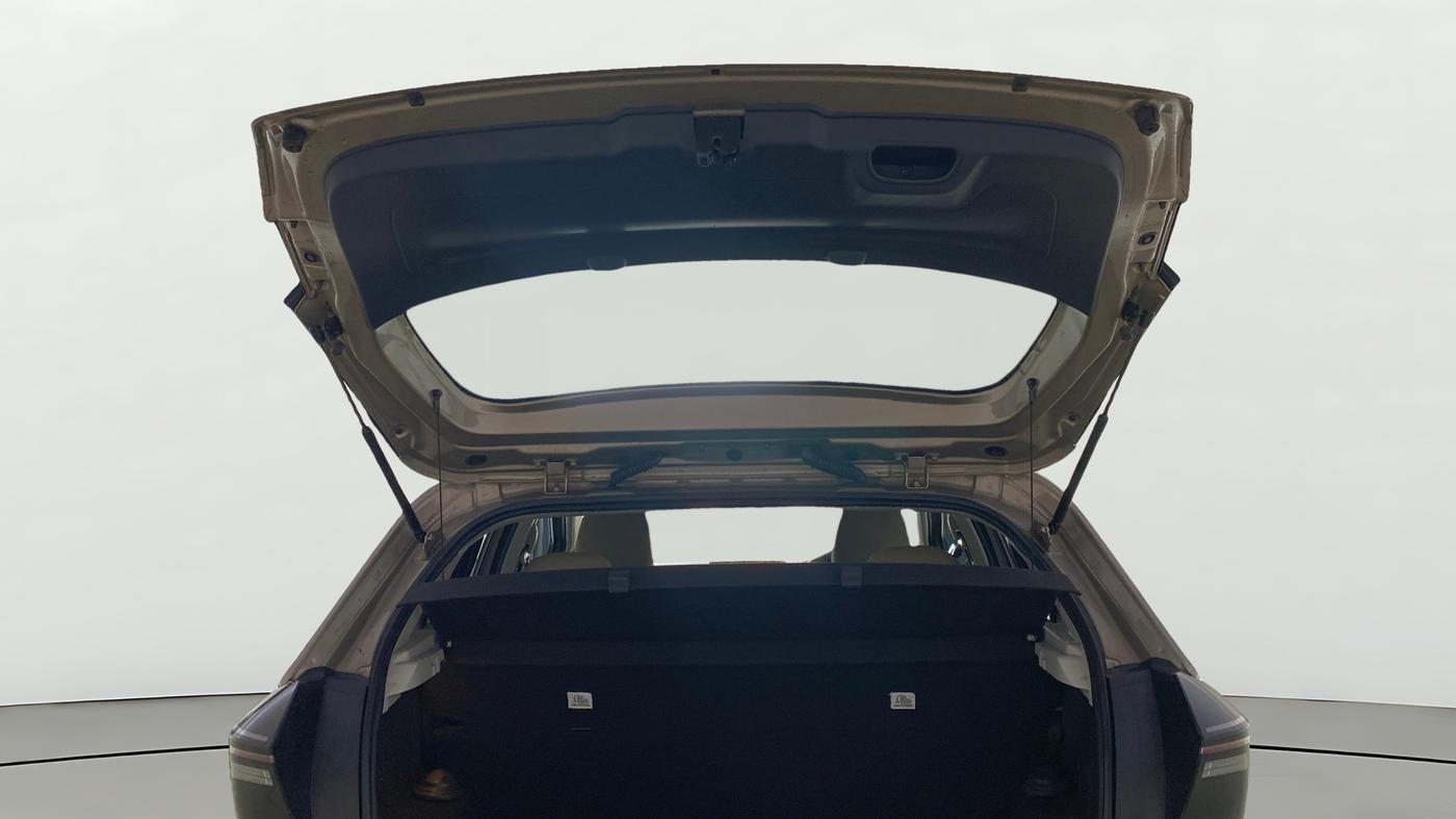 2025 Tata ALTROZ Accomplished Plus S Petrol 6DCT, Petrol, Automatic, 35,037 km, Boot Door Open
