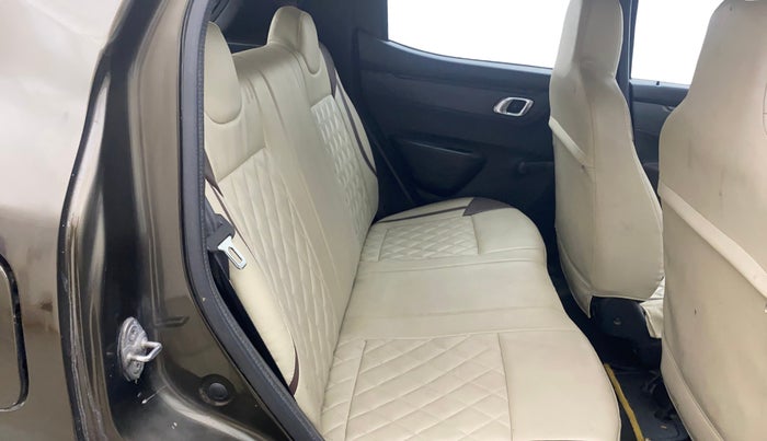 2018 Renault Kwid RXT 1.0 (O), Petrol, Manual, 43,357 km, Right Side Rear Door Cabin