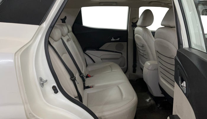 2019 Mahindra XUV300 W8 (O) 1.2 PETROL, Petrol, Manual, 75,045 km, Right Side Rear Door Cabin
