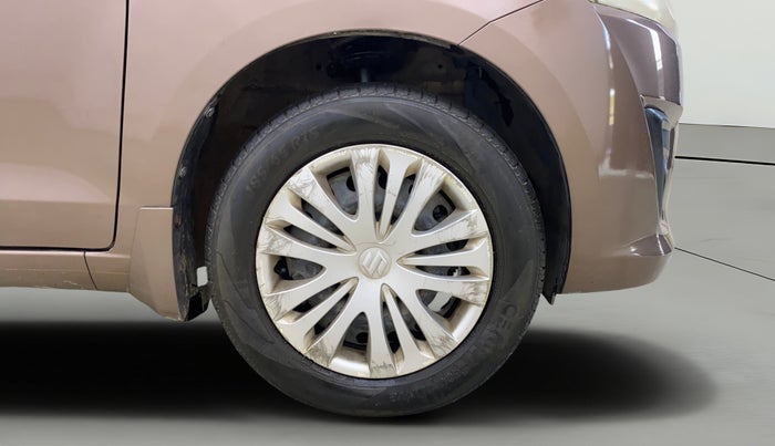 2013 Maruti Ertiga VXI, Petrol, Manual, 33,718 km, Right Front Wheel