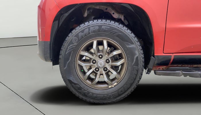 2017 Mahindra TUV300 T10 DUAL TONE, Diesel, Manual, 65,032 km, Left Front Wheel