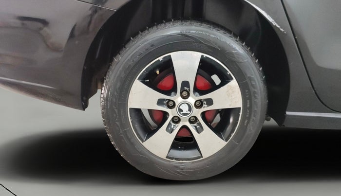 2014 Skoda Rapid AMBITION 1.6 MPI MT PLUS, CNG, Manual, 74,911 km, Right Rear Wheel