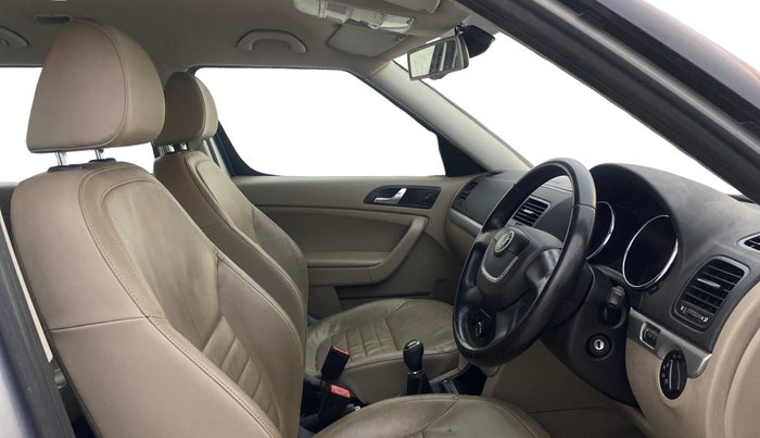 2013 Skoda Yeti AMBITION 2.0 TDI CR 4X2, Diesel, Manual, 71,866 km, Right Side Front Door Cabin