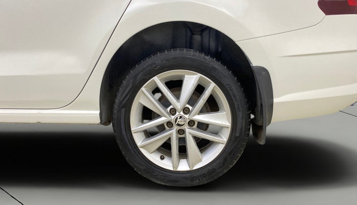 2017 Skoda Rapid STYLE 1.6 MPI AT, Petrol, Automatic, 54,614 km, Left Rear Wheel