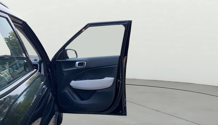 2024 Hyundai VENUE SX (O) 1.0 TURBO DCT DUAL TONE, Petrol, Automatic, 16,890 km, RHS Front Door