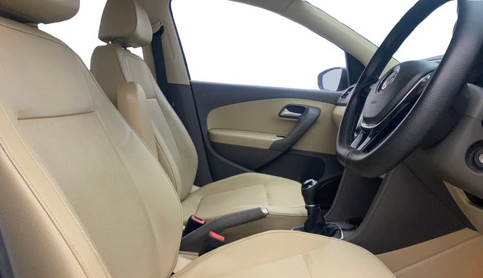 2016 Volkswagen Vento HIGHLINE 1.6 MPI, Petrol, Manual, 79,037 km, Right Side Front Door Cabin