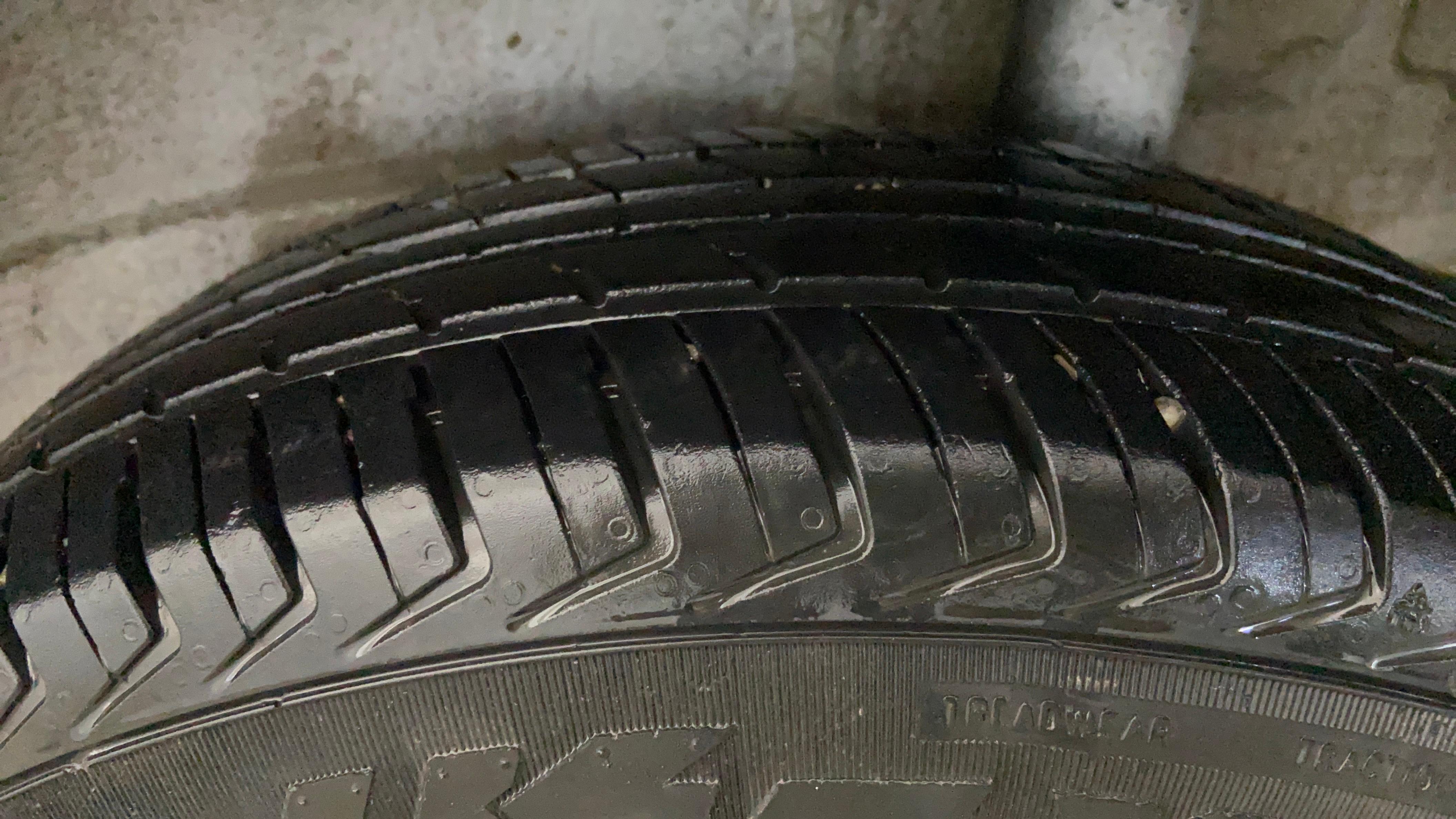 camera-Left-Rear-Tyre-Tread