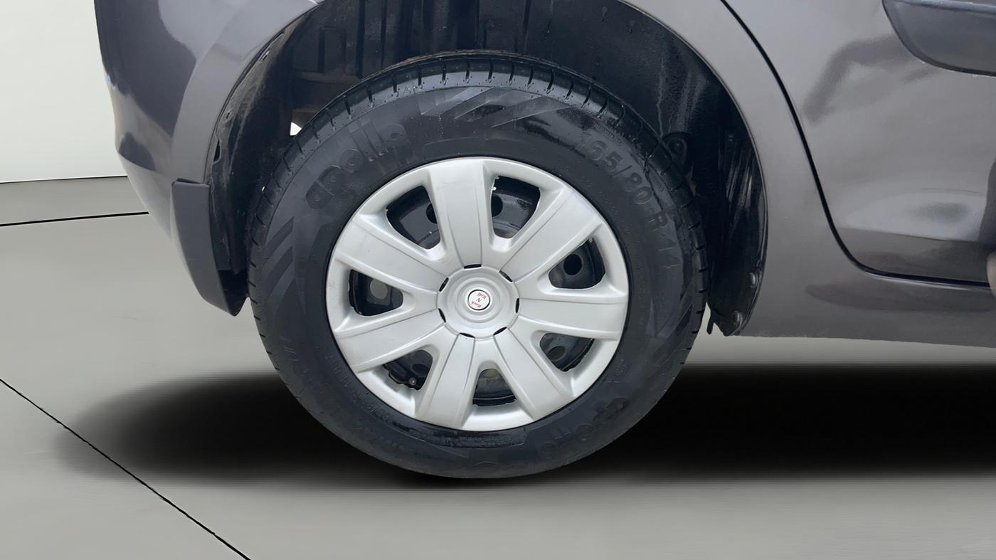 2016 Maruti Swift VXI, Petrol, Manual, 1,01,888 km, Right Rear Wheel