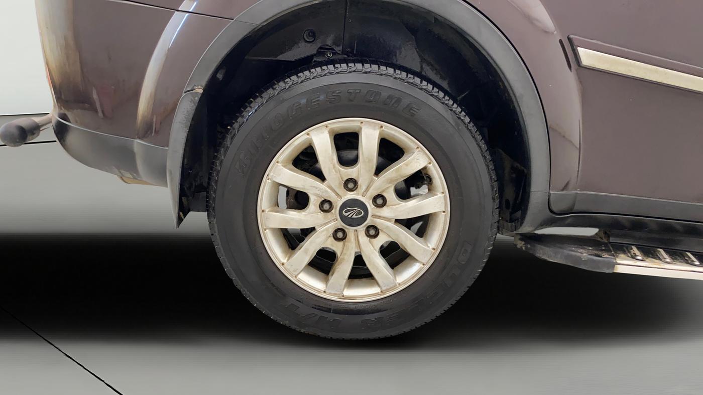 2017 Mahindra XUV500 W10 AT, Diesel, Automatic, 24,661 km, Left Rear Wheel