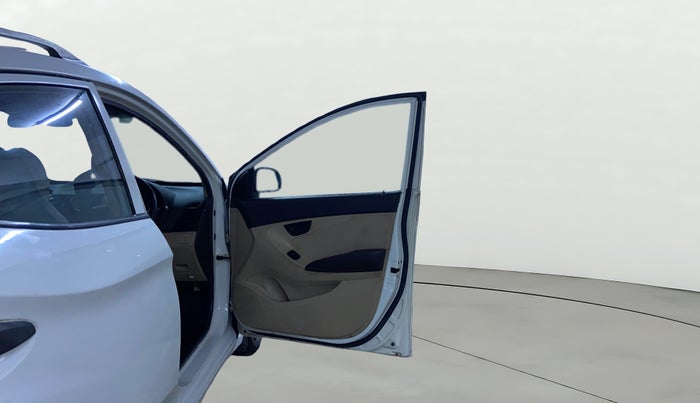 2017 Hyundai Eon ERA + SE, Petrol, Manual, 1,32,347 km, RHS Front Door