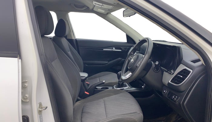 2020 KIA SELTOS HTK PLUS 1.5 DIESEL, Diesel, Manual, 1,47,705 km, Right Side Front Door Cabin