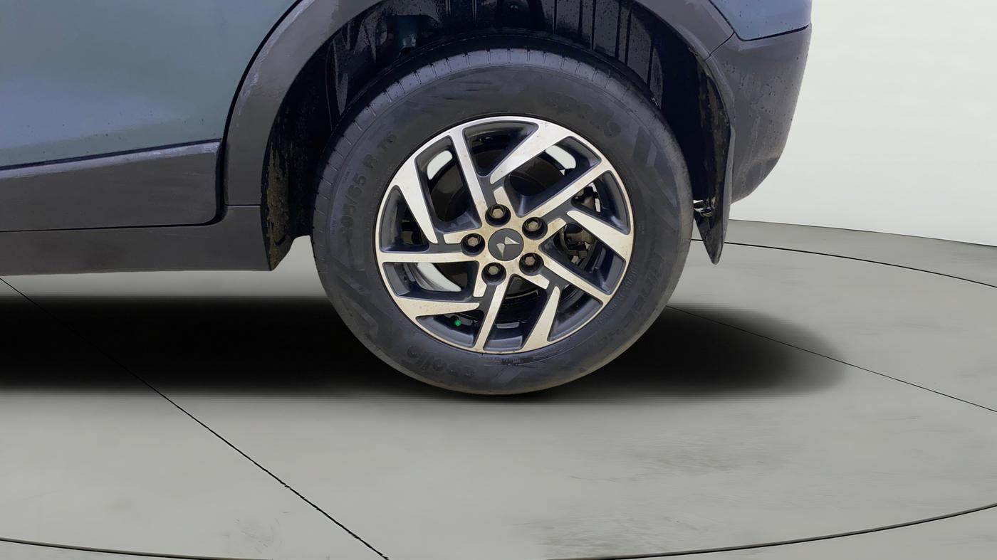 2023 Mahindra XUV300 W8 (O) 1.5 DIESEL AMT, Diesel, Automatic, 45,135 km, Left Rear Wheel