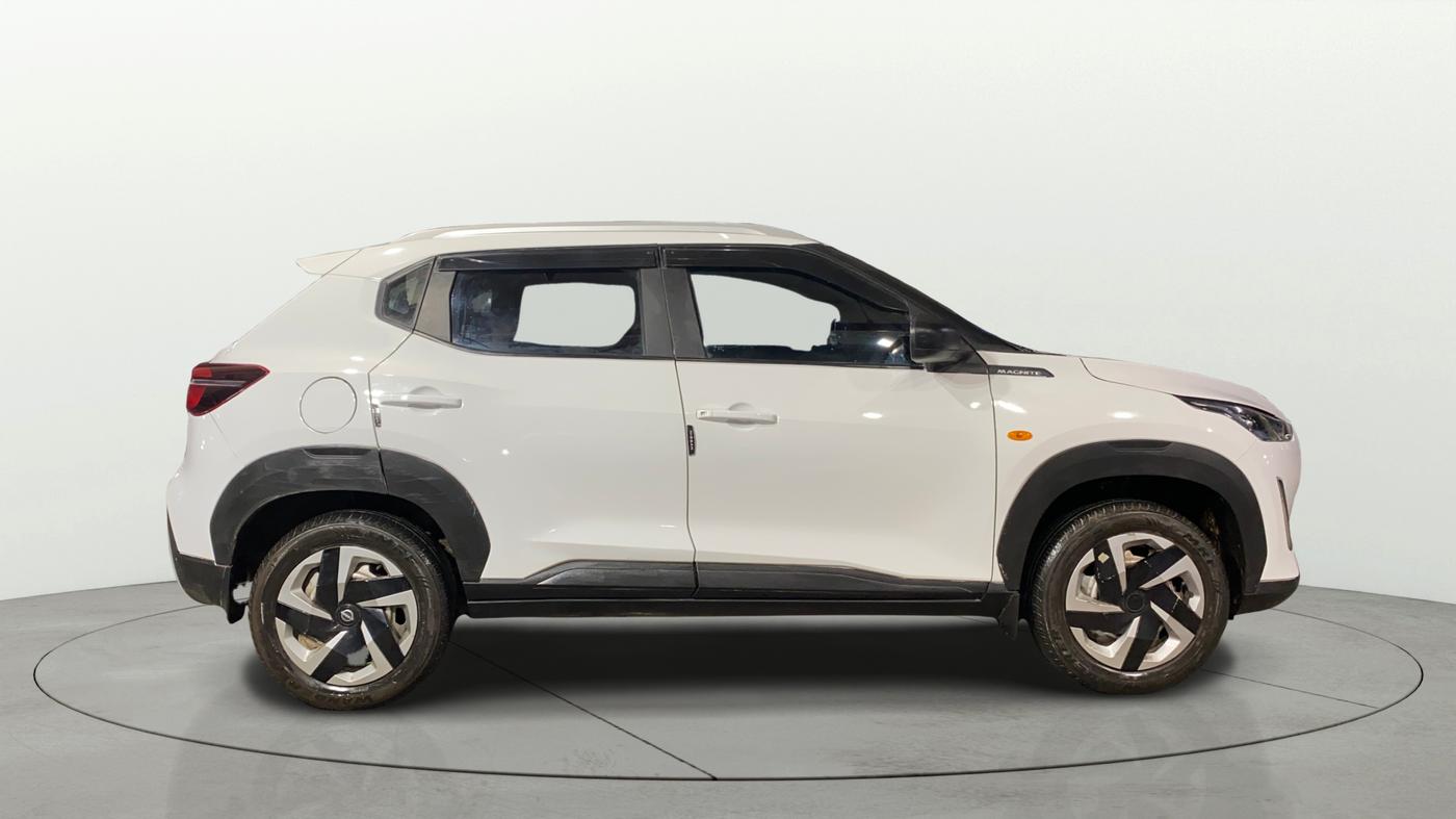 2023 Nissan MAGNITE XE, Petrol, Manual, 19,740 km, Right Side View