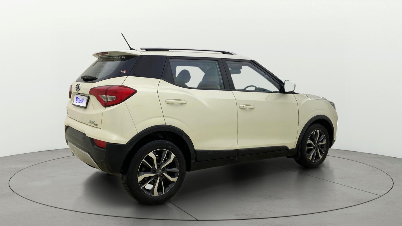 2019 Mahindra XUV300 W8 (O) 1.5 DIESEL AMT, Diesel, Automatic, 1,40,621 km, Right Back Diagonal