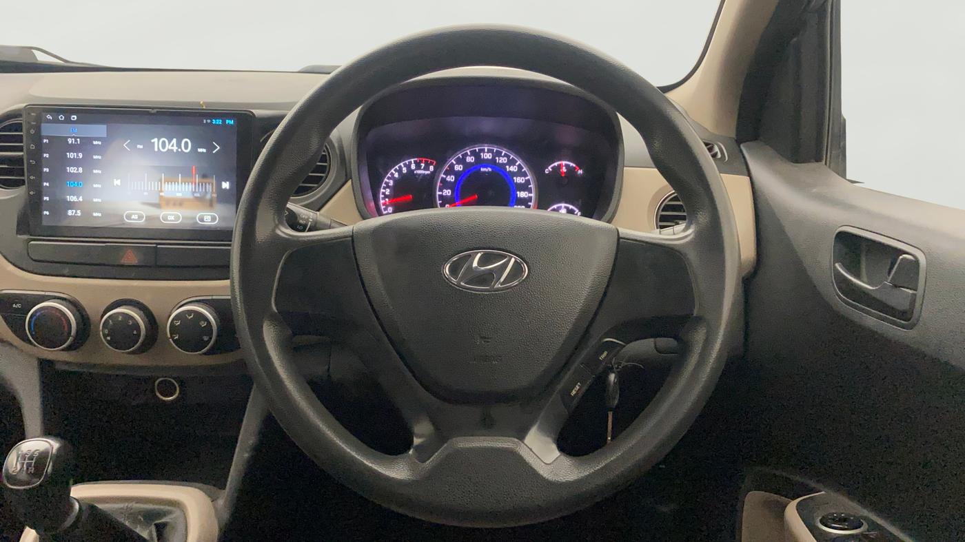 2017 Hyundai Grand i10 MAGNA 1.2 KAPPA VTVT, Petrol, Manual, 1,17,296 km, Steering Wheel Close Up