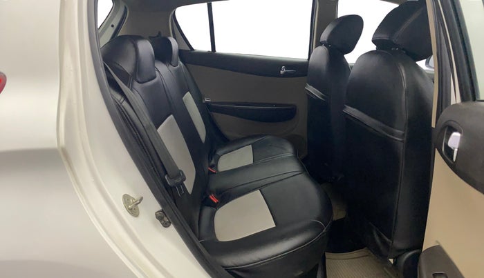 2013 Hyundai i20 MAGNA 1.2, Petrol, Manual, 73,411 km, Right Side Rear Door Cabin