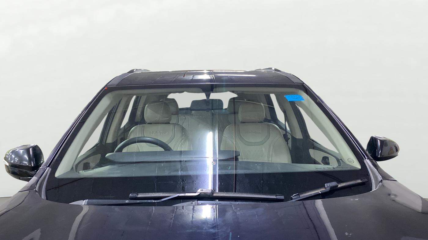2022 Mahindra XUV700 AX 3 P MT 5 STR, Petrol, Manual, 74,579 km, Front Windshield