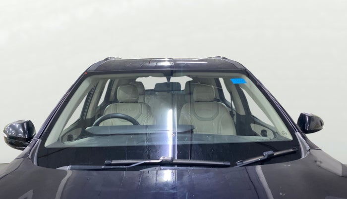 2022 Mahindra XUV700 AX 3 P MT 5 STR, Petrol, Manual, 74,579 km, Front Windshield