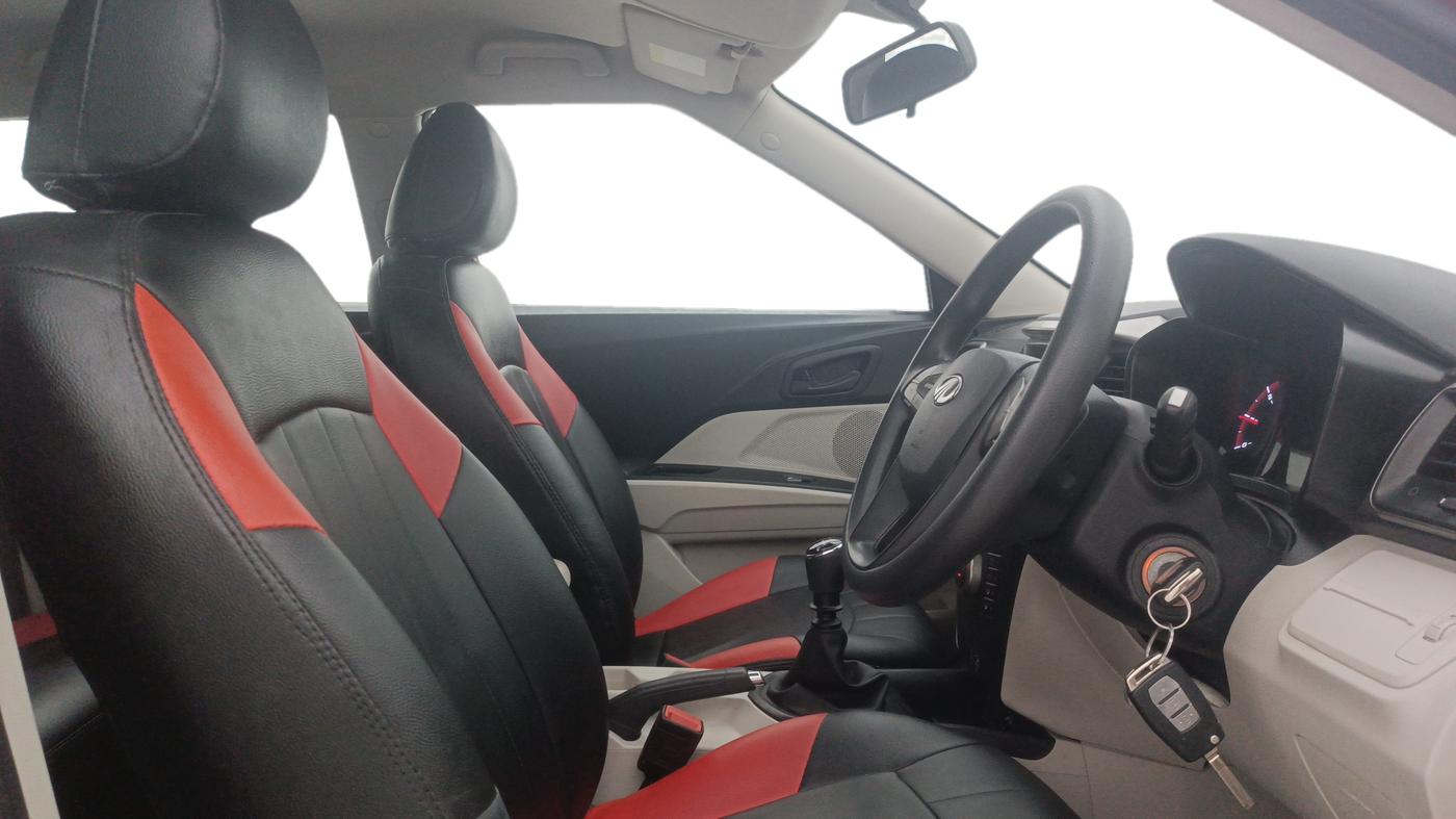 2019 Mahindra XUV300 W6 1.5 DIESEL, Diesel, Manual, 72,584 km, Right Side Front Door Cabin