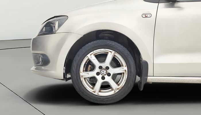 2014 Volkswagen Vento HIGHLINE 1.6 MPI, Petrol, Manual, 91,016 km, Left Front Wheel
