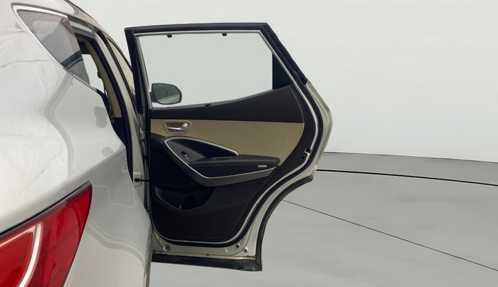 2015 Hyundai Santa Fe 4 WD AT, Diesel, Automatic, 1,28,045 km, RHS Rear Door