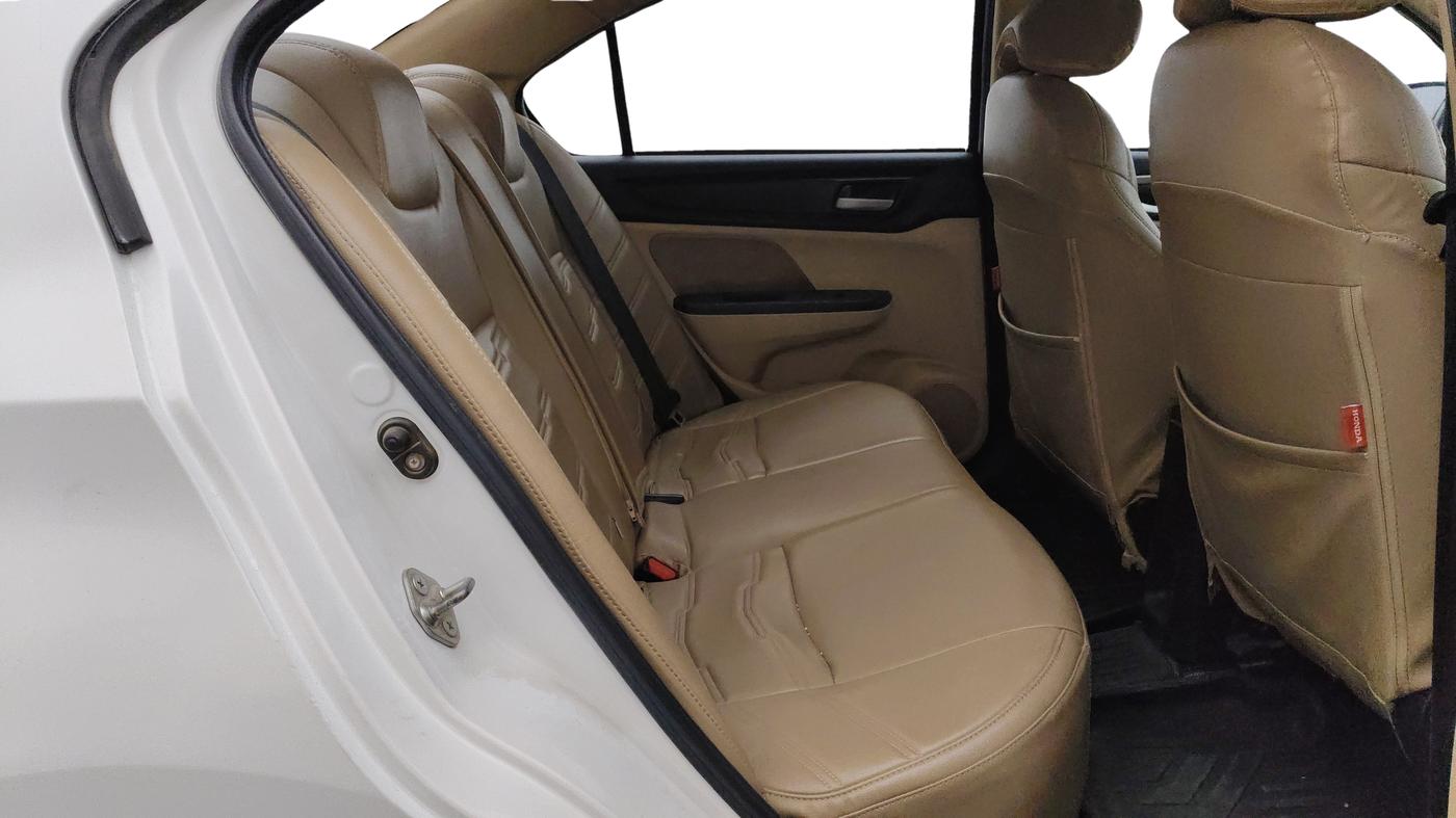 2022 Honda Amaze 1.5L I-DTEC VX, Diesel, Manual, 1,37,213 km, Right Side Rear Door Cabin