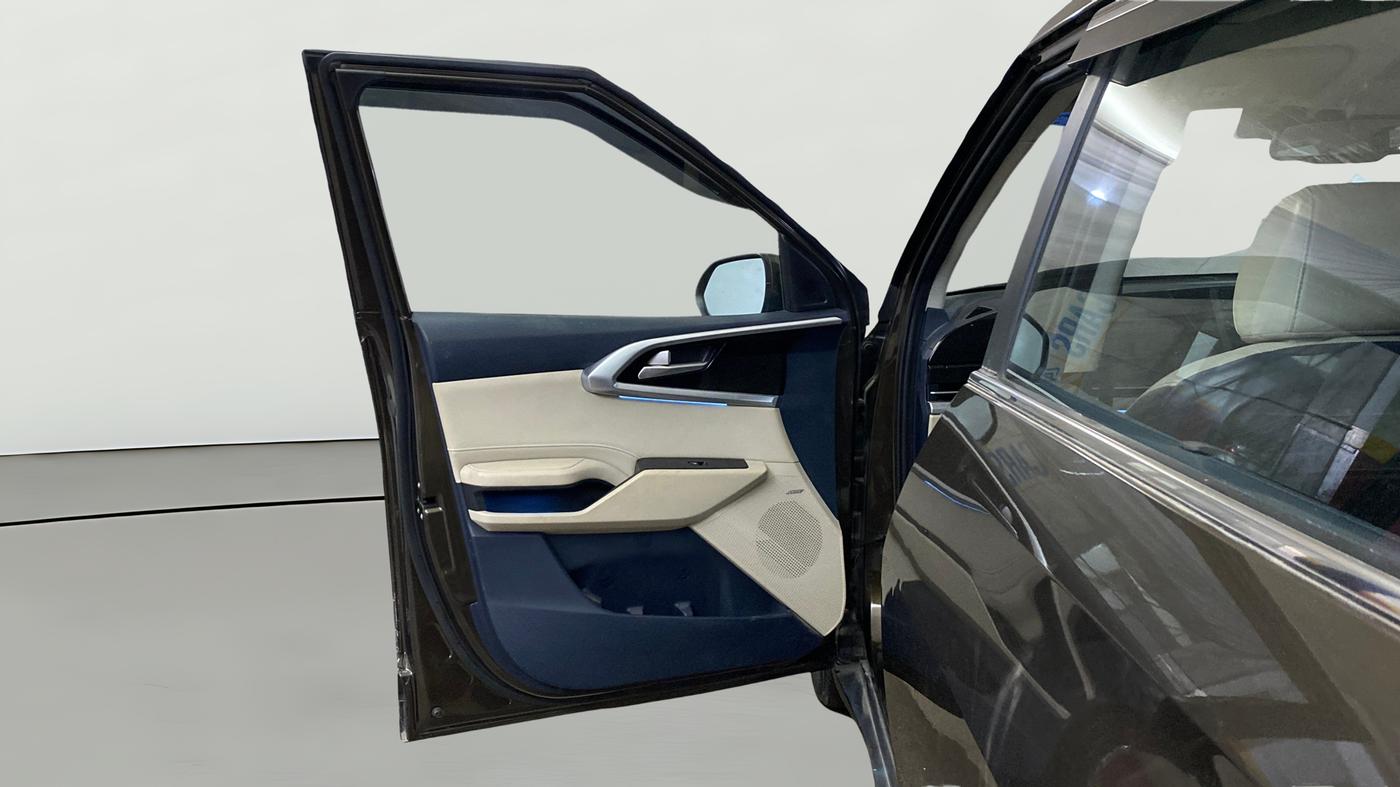 2022 KIA CARENS LUXURY PLUS 1.4 PETROL DCT 6 STR, Petrol, Automatic, 49,058 km, LHS Front Door