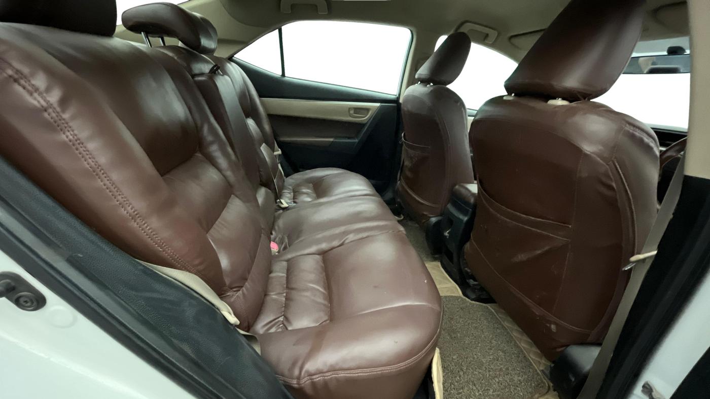 2014 Toyota Corolla Altis J PETROL, Petrol, Manual, 1,04,585 km, Right Side Rear Door Cabin