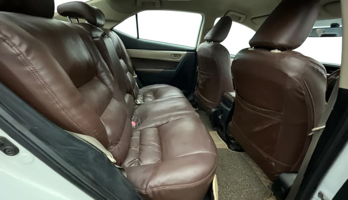 2014 Toyota Corolla Altis J PETROL, Petrol, Manual, 1,04,461 km, Right Side Rear Door Cabin