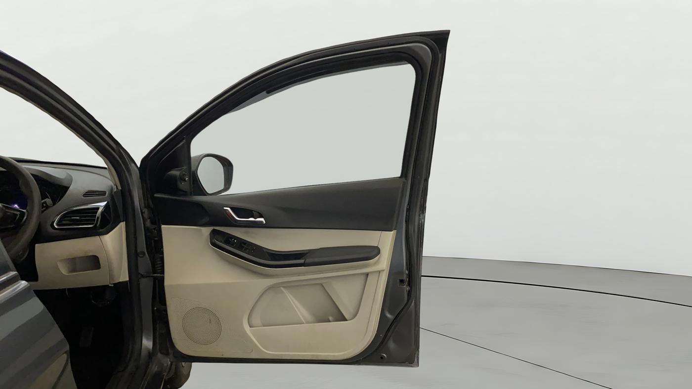 2022 Tata Tiago XZ PLUS CNG, CNG, Manual, 34,321 km, RHS Front Door