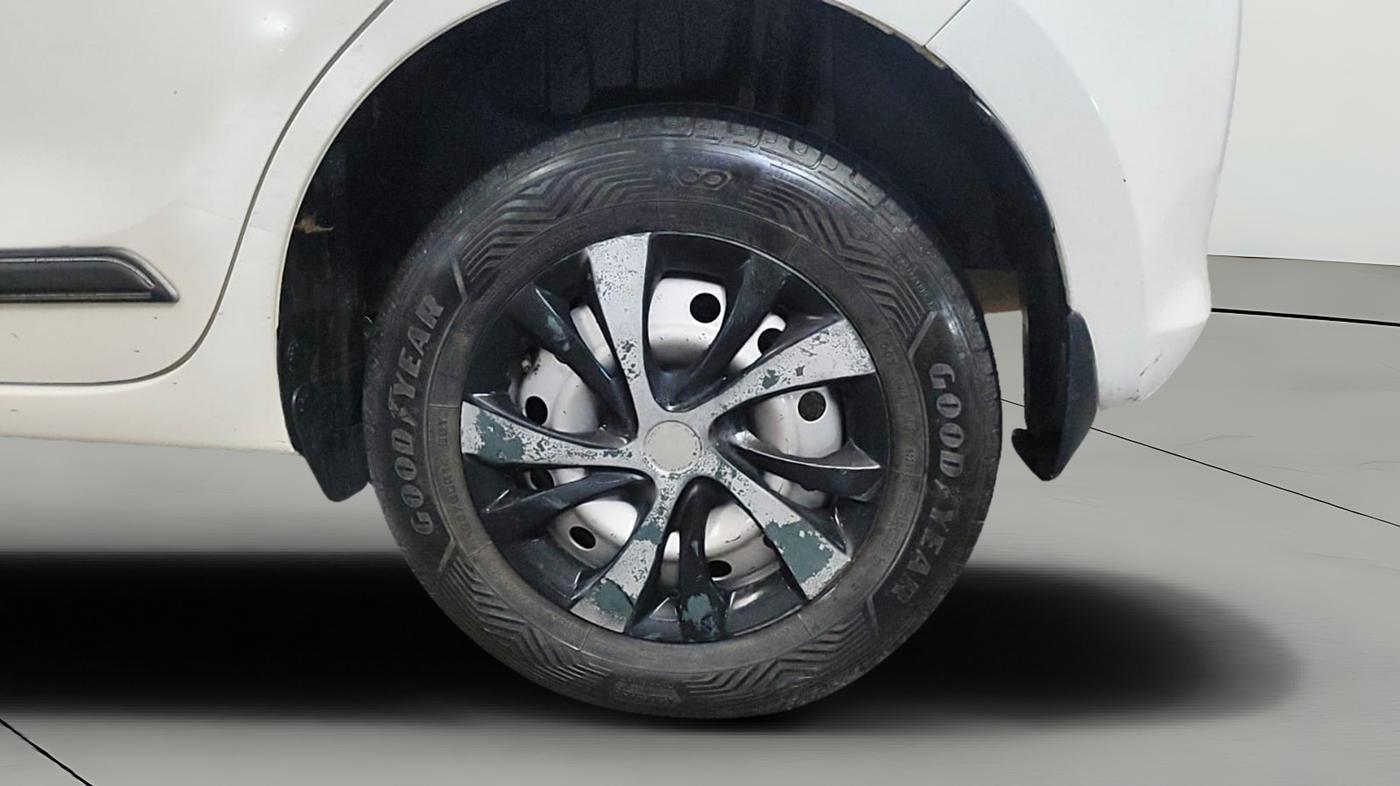2022 Maruti Swift LXI, Petrol, Manual, 1,42,854 km, Left Rear Wheel