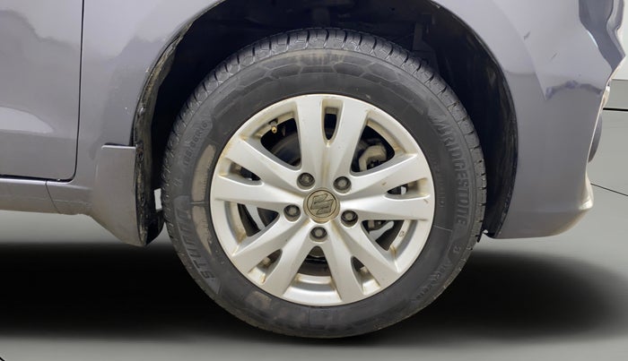 2017 Maruti Ertiga ZXI+, Petrol, Manual, 1,49,740 km, Right Front Wheel